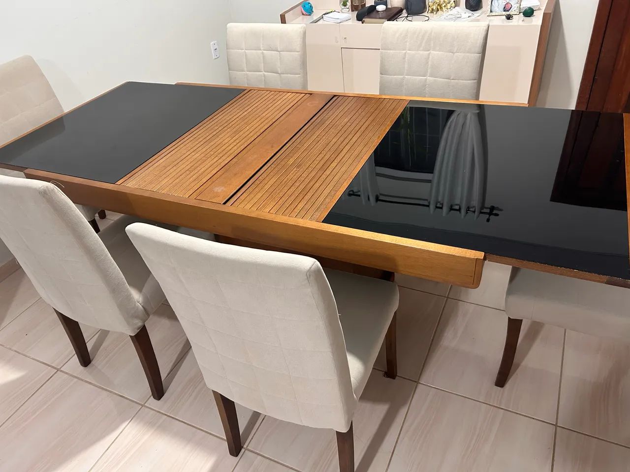 Mesa toda em madeira maciça  - Foto 3