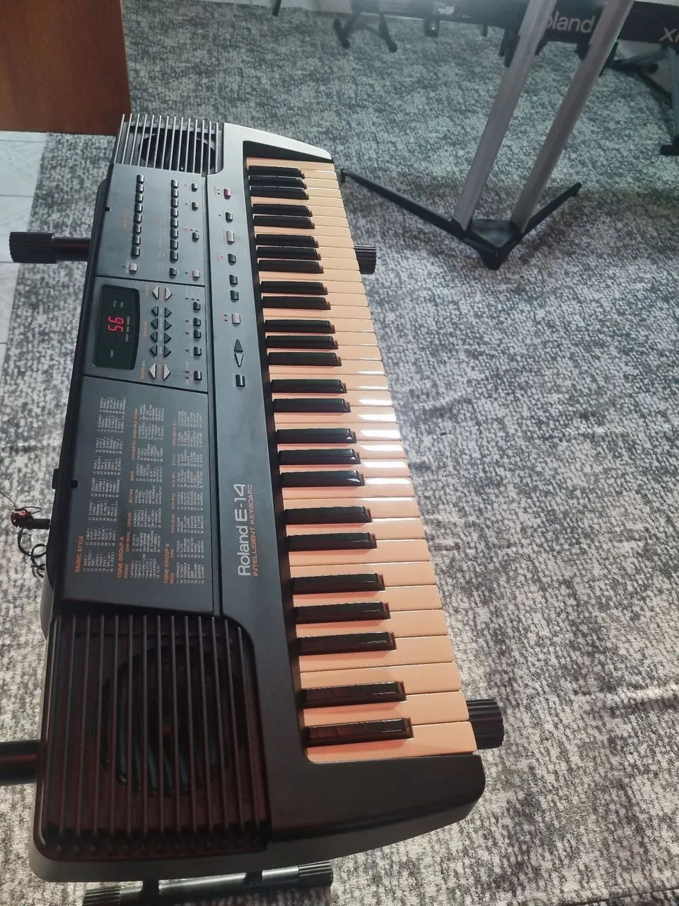 Teclado Roland E-14 - Foto 2