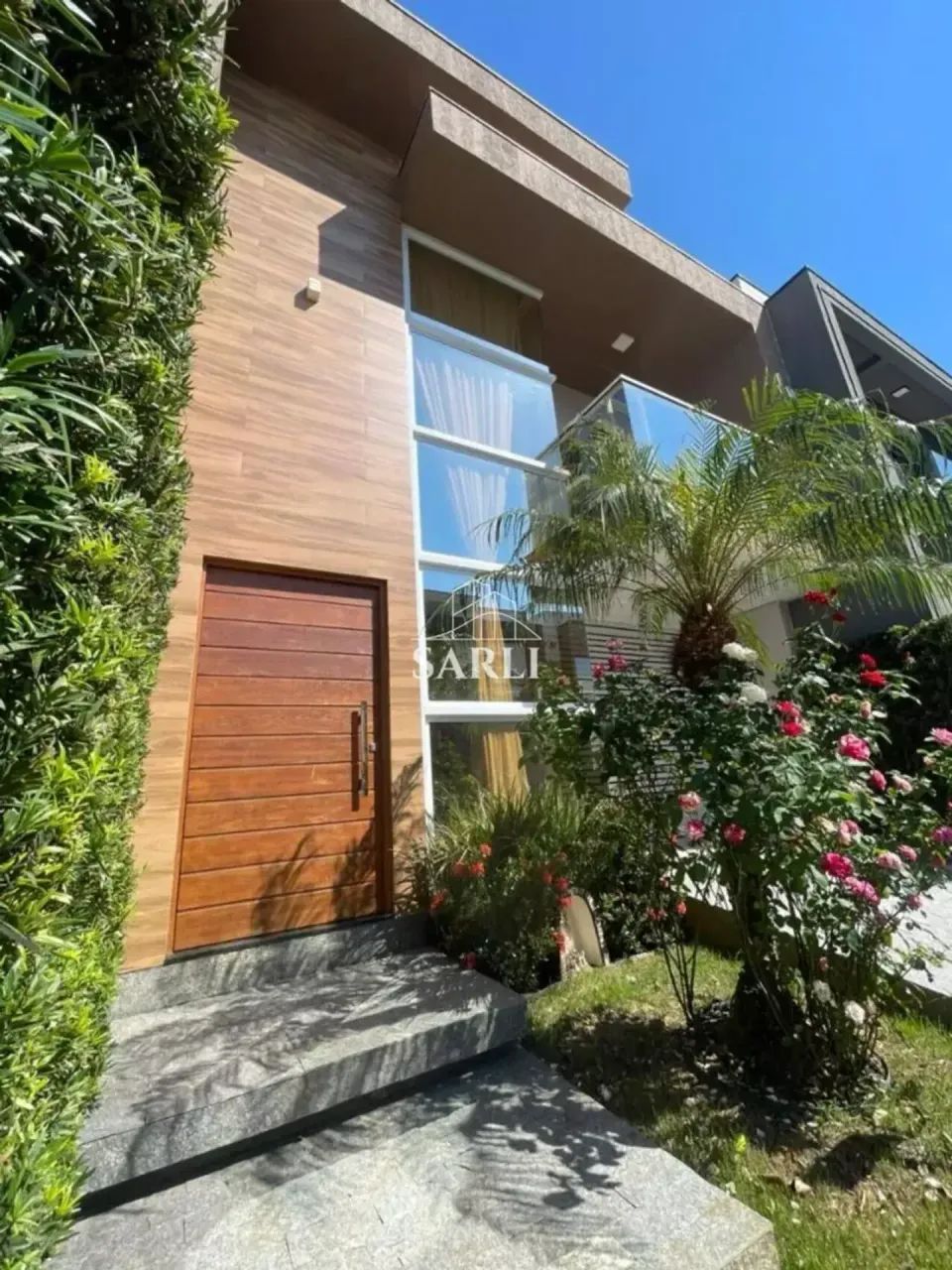 Casa com 03 dormitórios no Condomínio Brisas em Biguaçú.