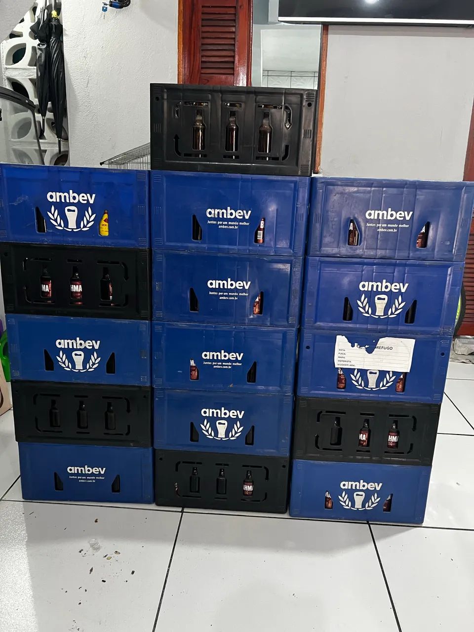 Caixa de litrinhos de 300ml da Ambev 