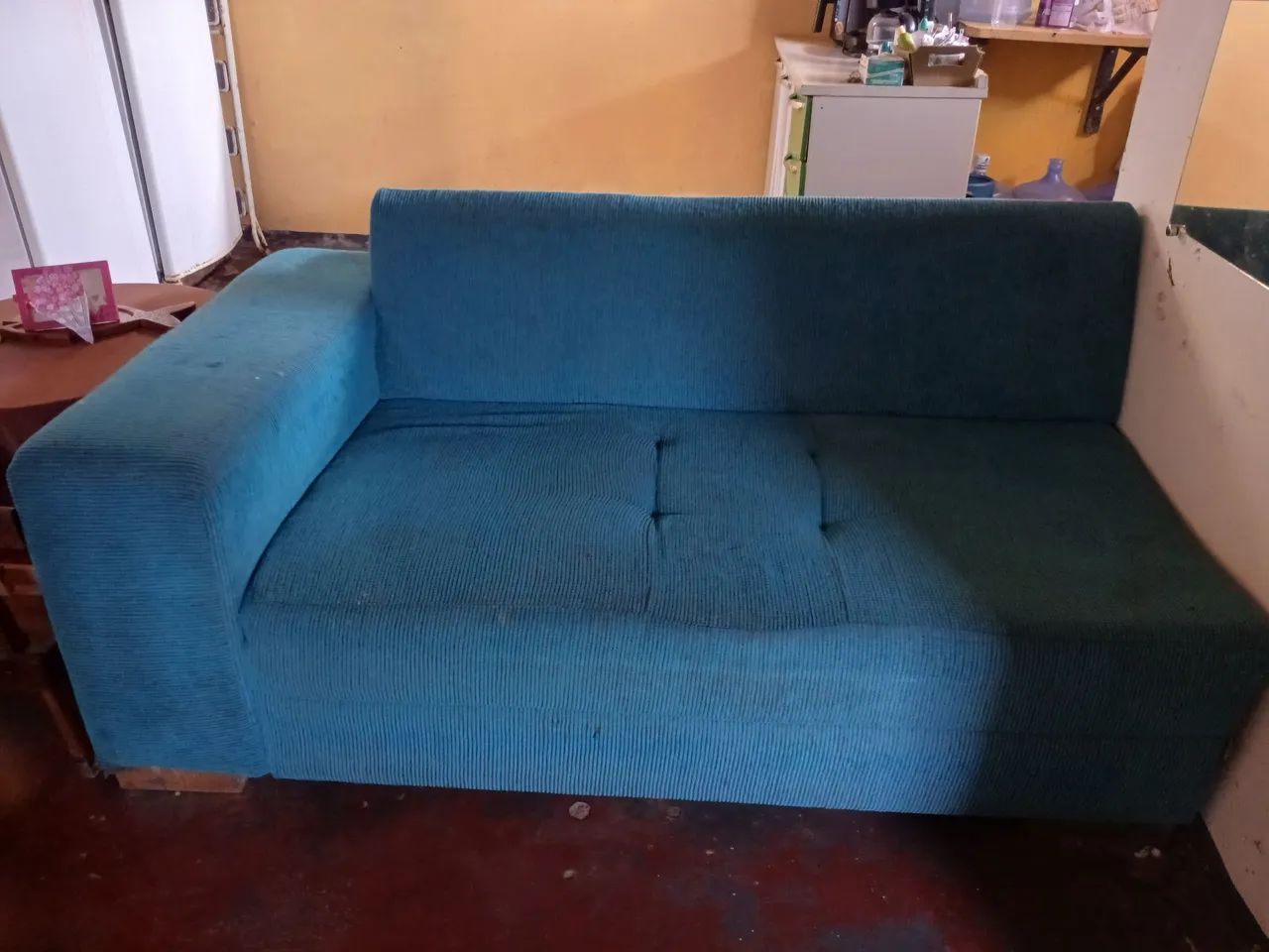Vendo dois sofás grandes de 3 lugares cada