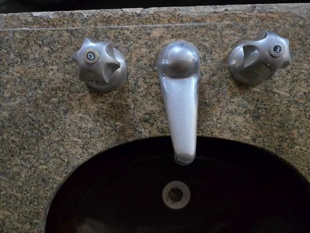 Pia Banheiro Completa com Cuba e Misturadores - Foto 3