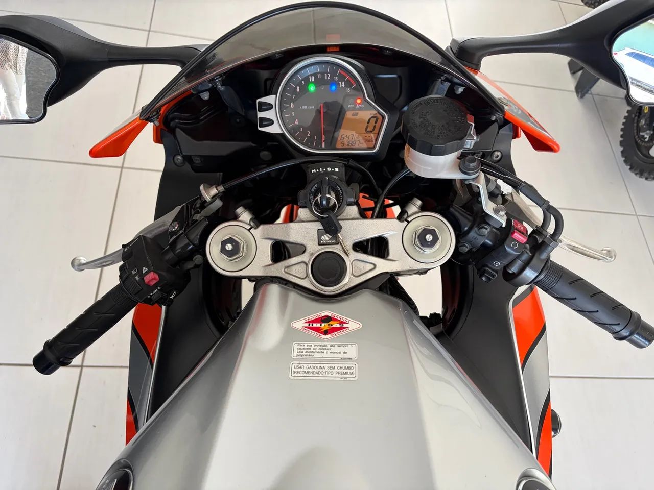 CBR 1000RR FireBlade 2010 - super conservada - Foto 3