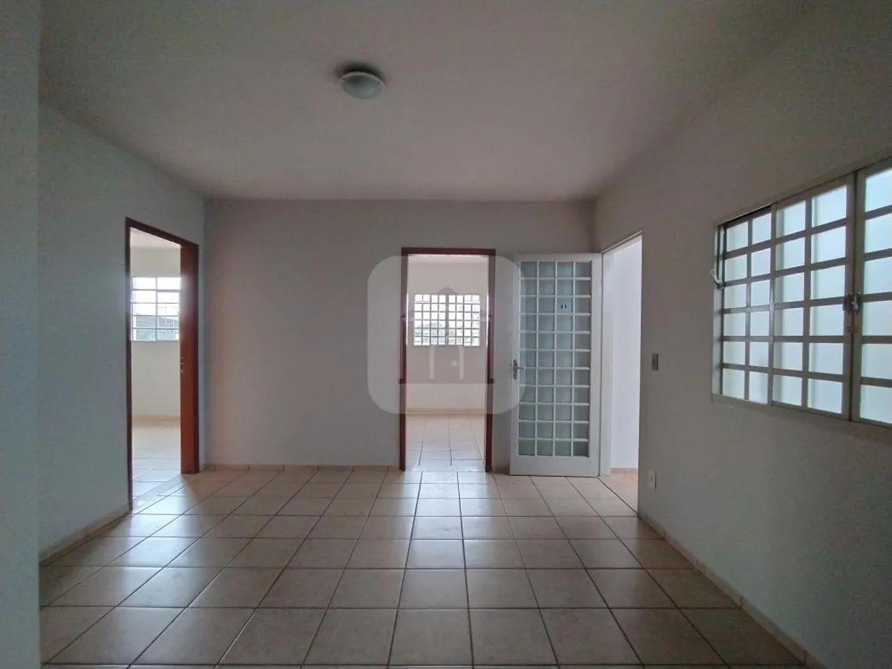 Casa, Cômodo Comercial E Quatro Quitinetes à Venda no Bairro Aparecida