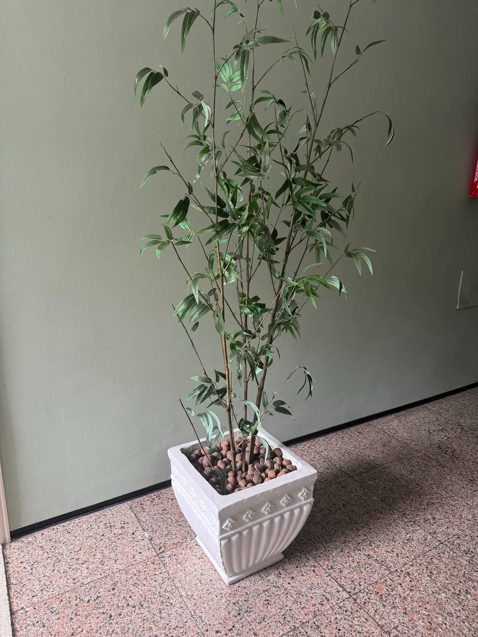 Lindo Vaso decorativo com bambu da sorte artificial