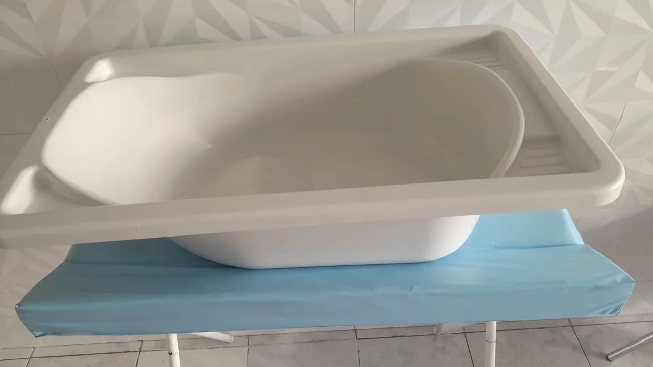 BANHEIRA E TROCADOR 