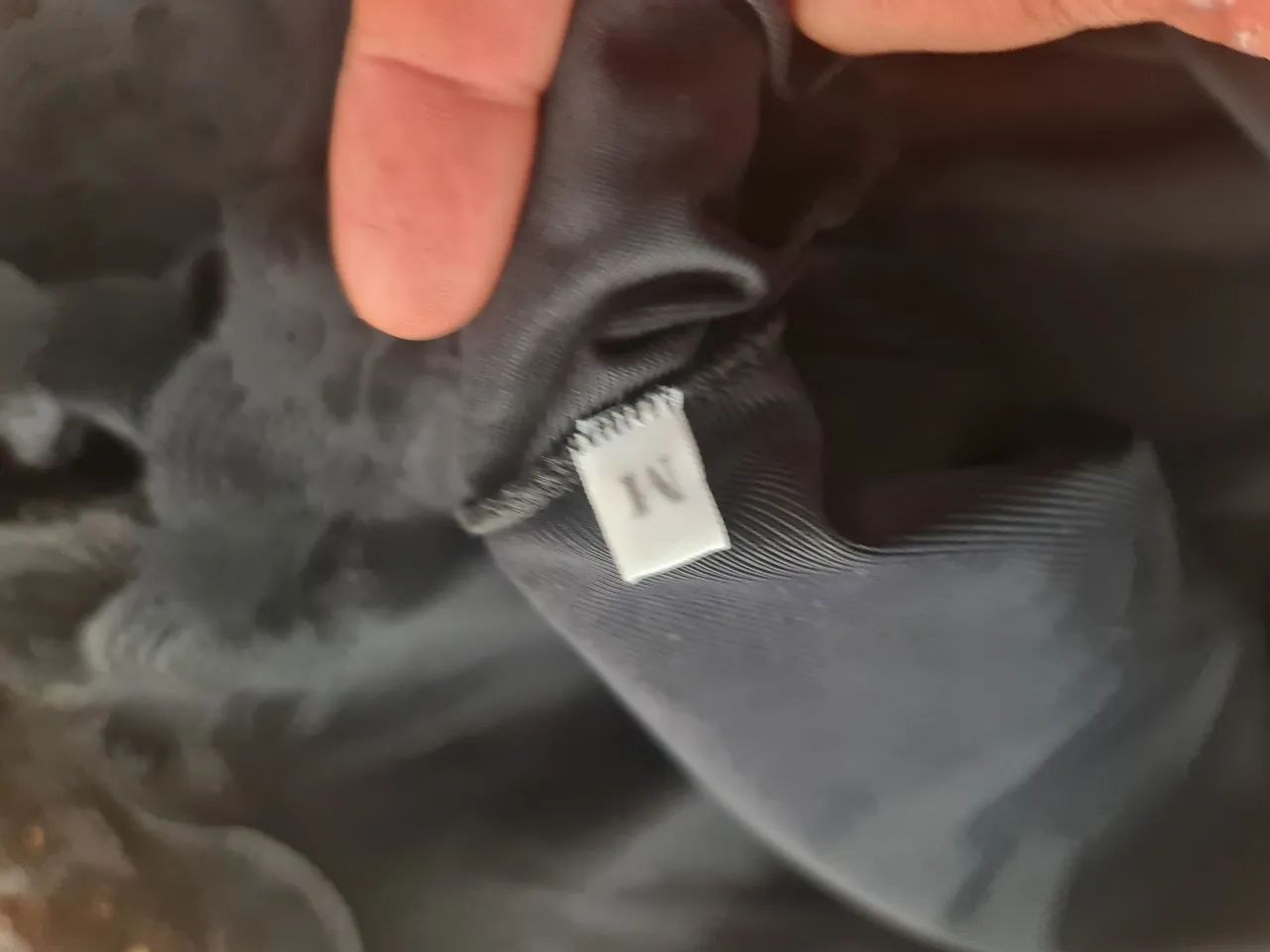 camisola preta com renda tamanho m - Foto 5