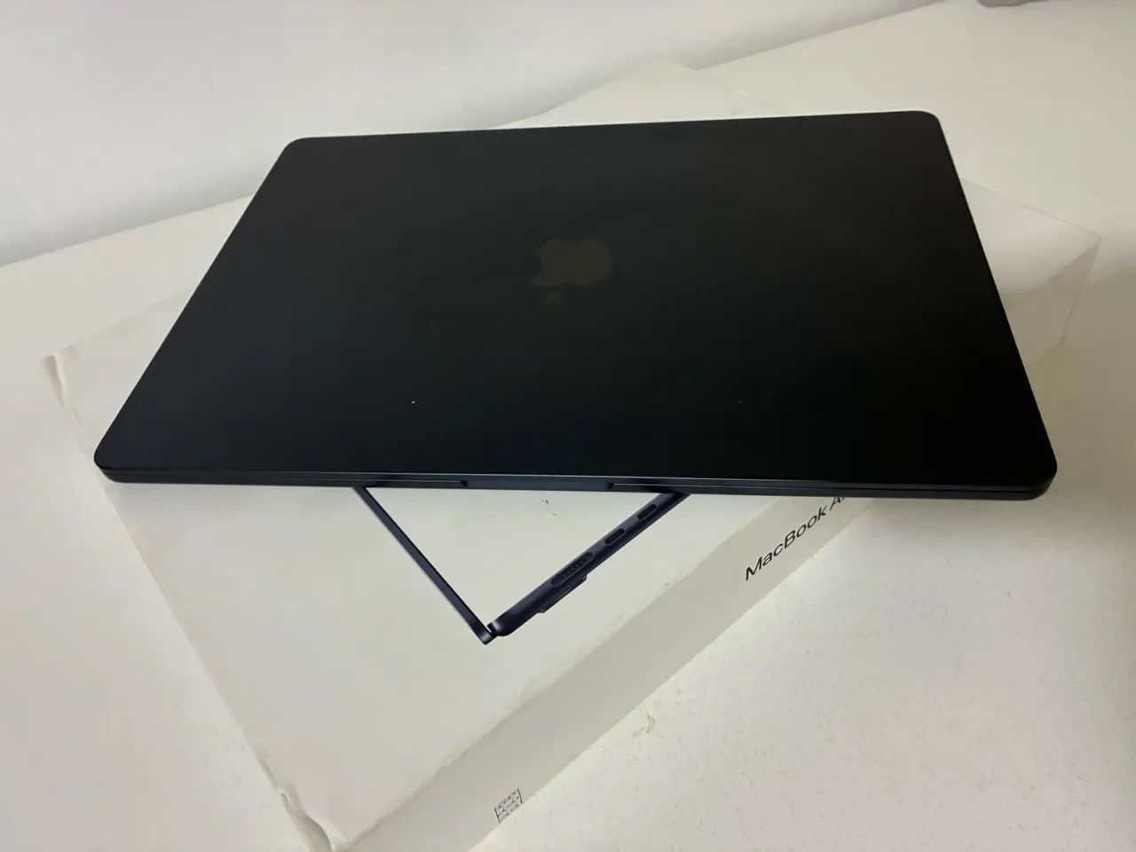 M3 MacBook air 8GB 15インチ　256GB MacBook Air M3 15? 8GB/256GB Midnight + Caixa | 95% Bateria