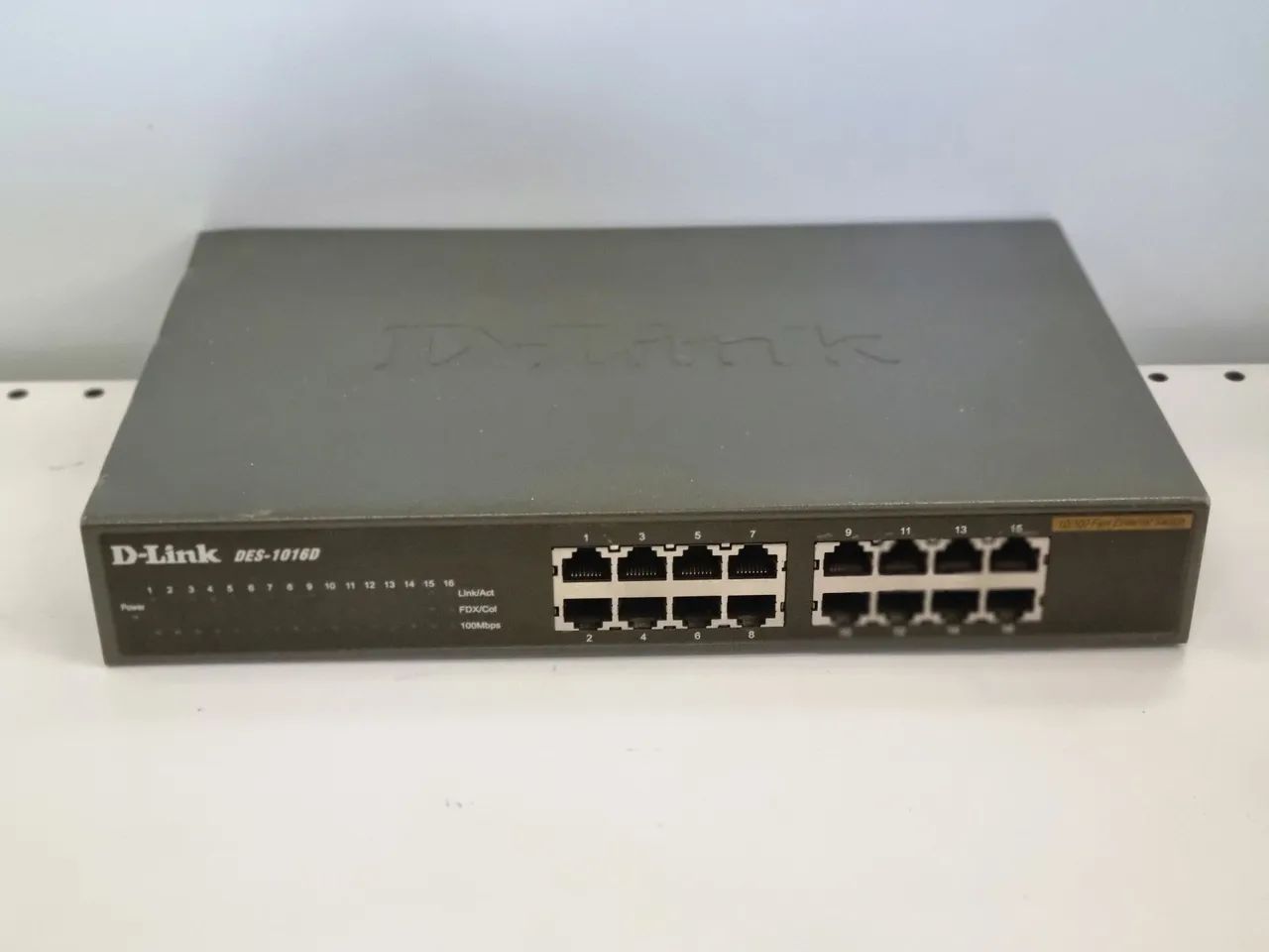 Switch D-Link DES-1016D 16 Portas 10/100Mbps