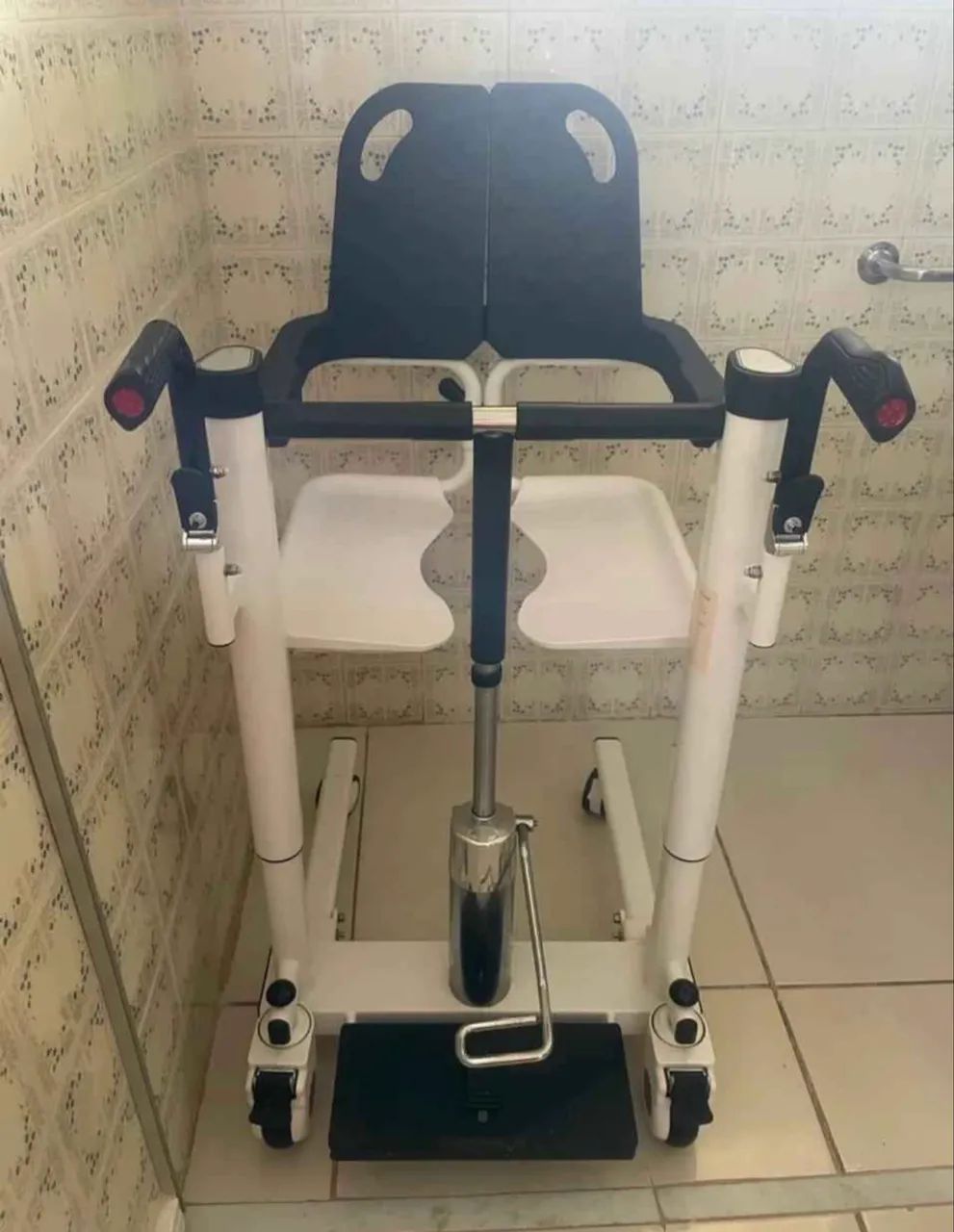 Hydraulic Transfer Chair for Bathing and Toileting, Up to 100 kg