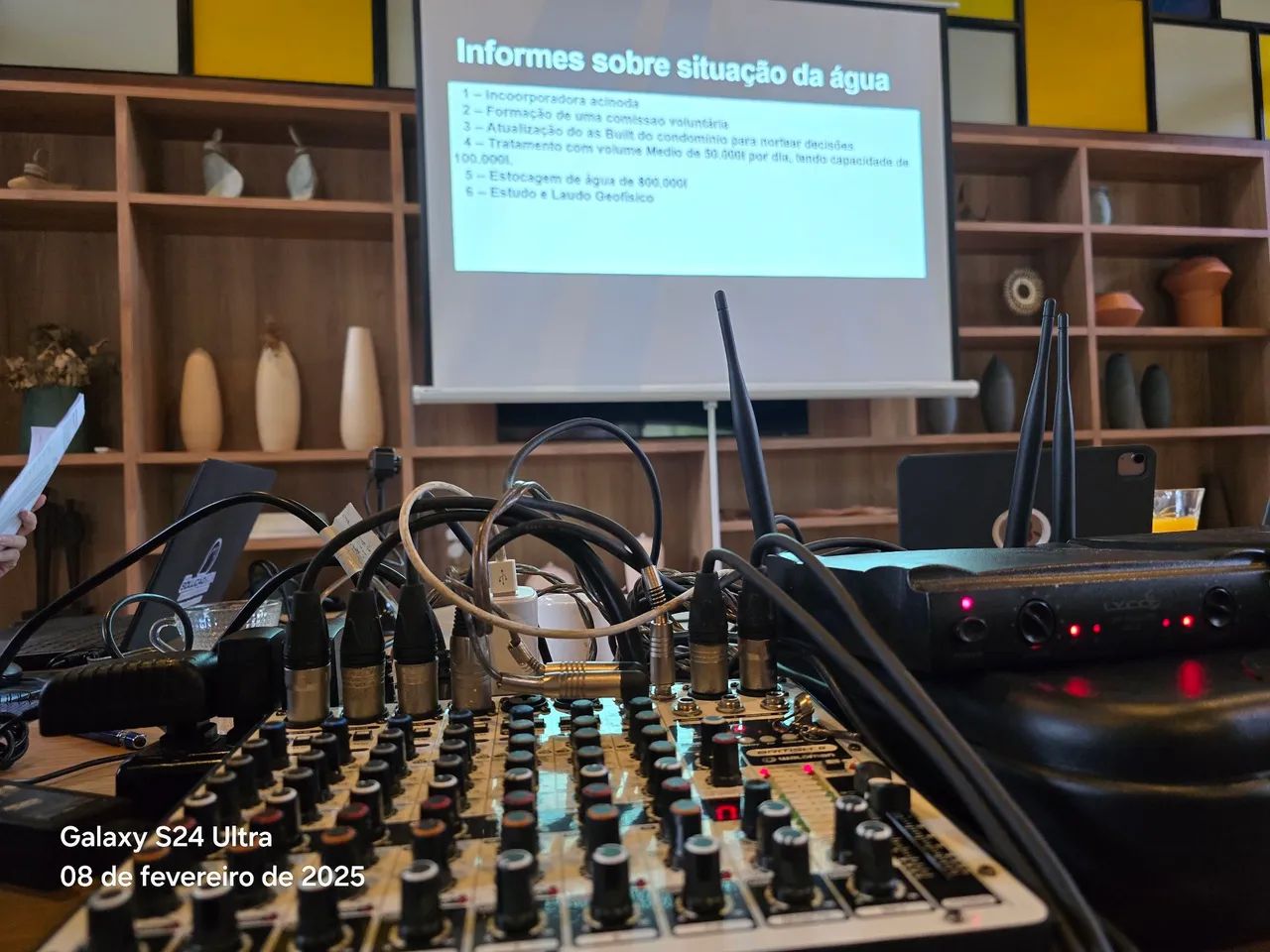 TELA DE PROJEÇÃO COM PEDESTAL 100 POLEGADAS  - Foto 5