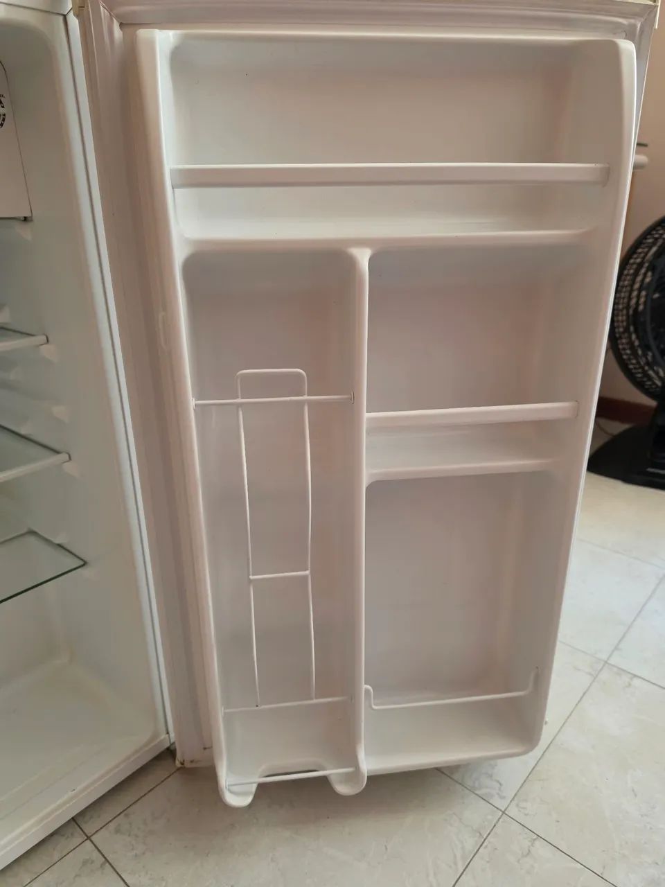 Frigobar Midea 127V - Foto 4