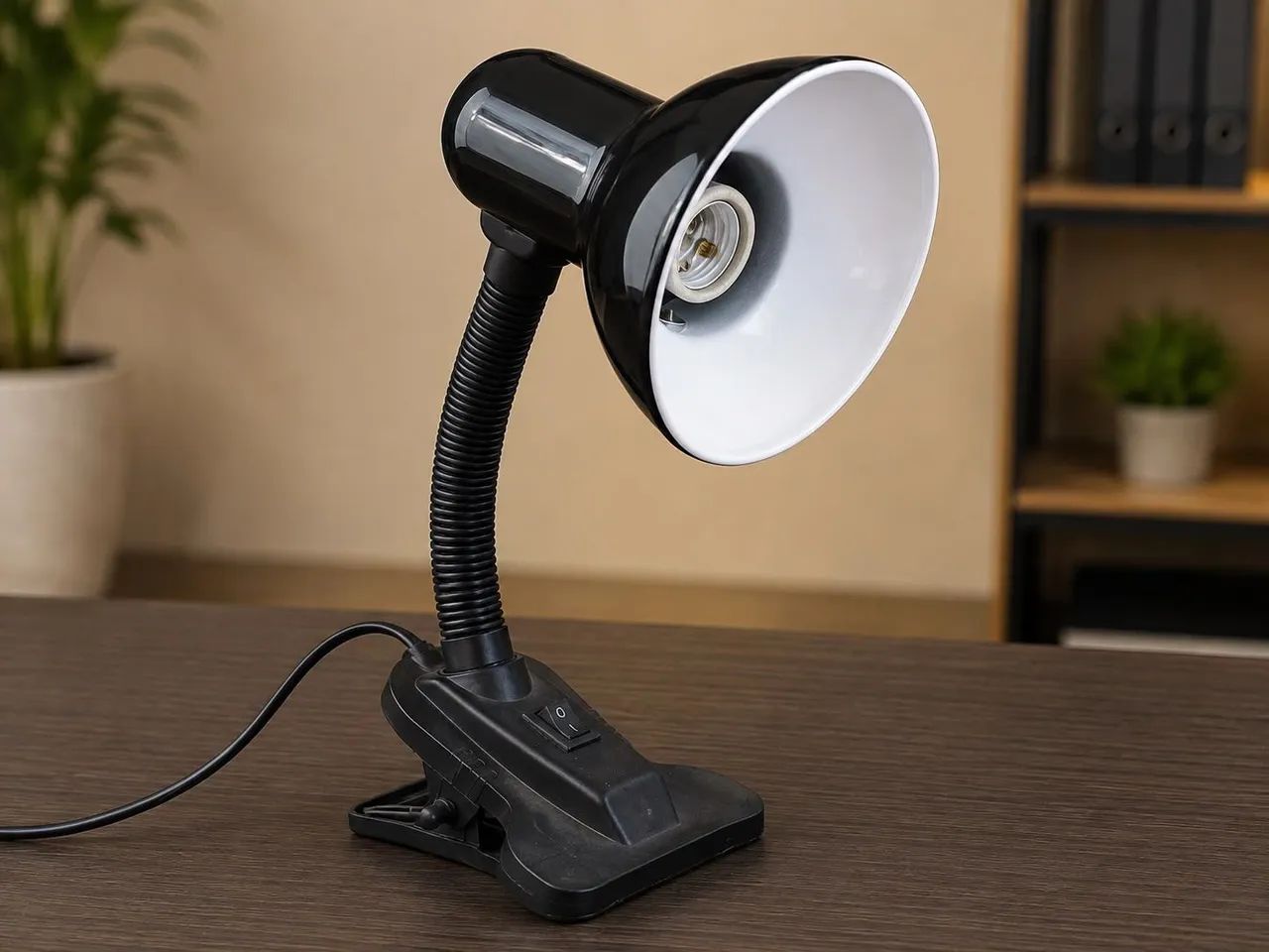 Luminária de Mesa com Presilha e Haste Flexível - Foto 3