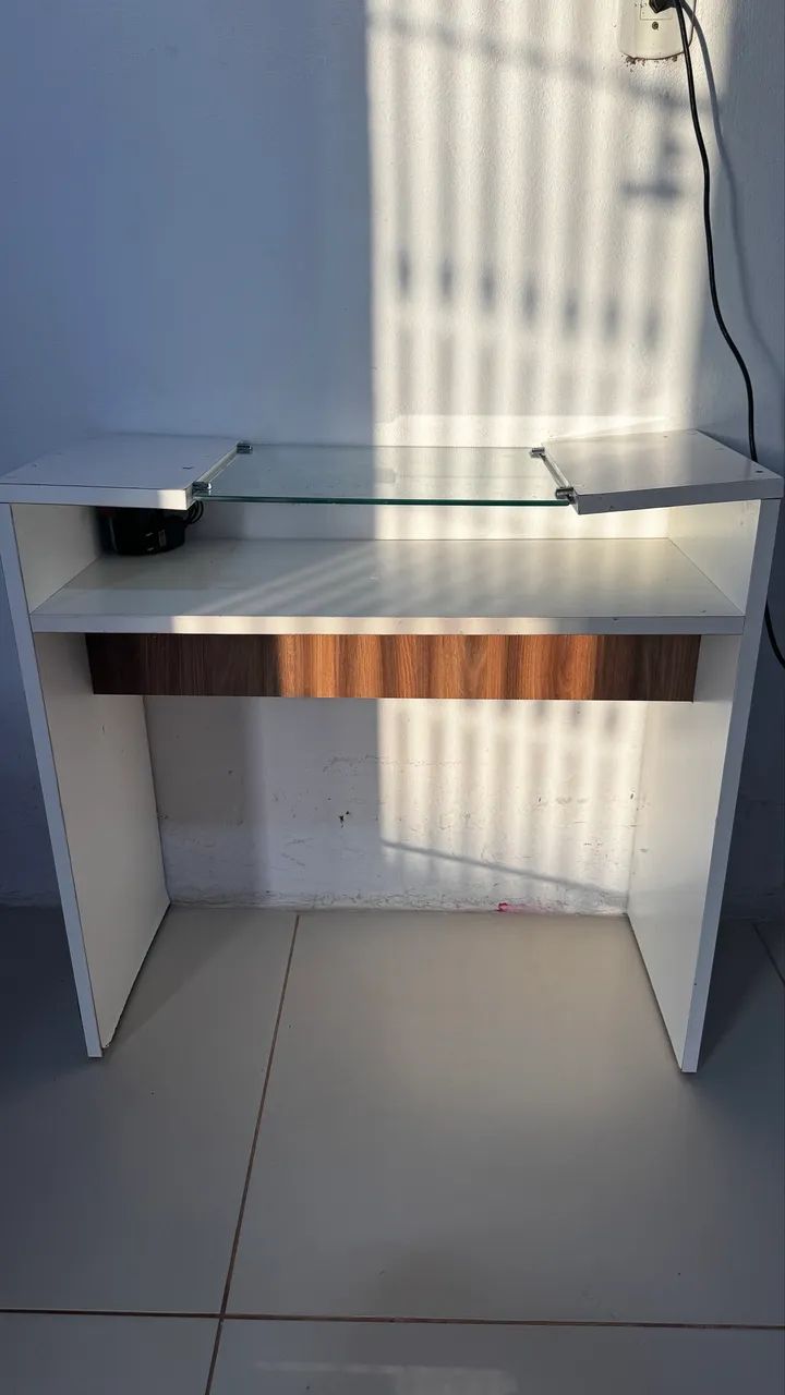 Mesa de manicure e cadeira de manicure 
