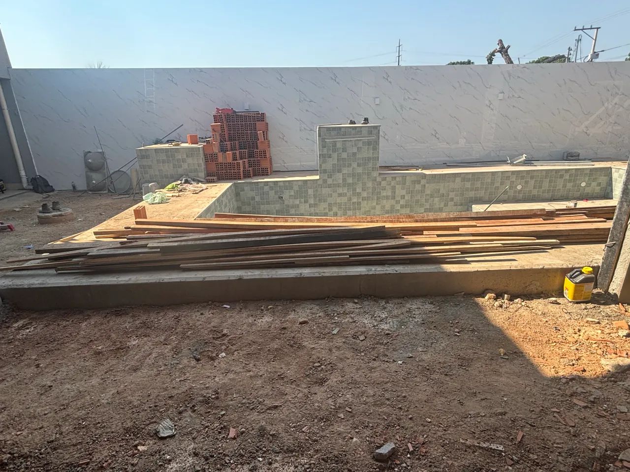 Venda de compensado de 40cm e 50m e caibros  - Foto 3