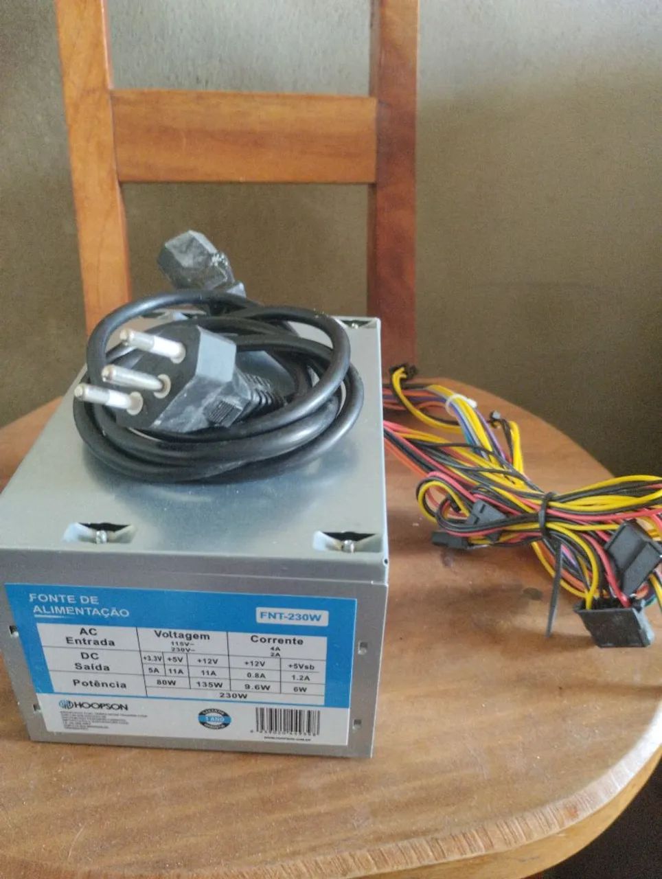 Fonte de alimentação fnt230w em excelente estado 