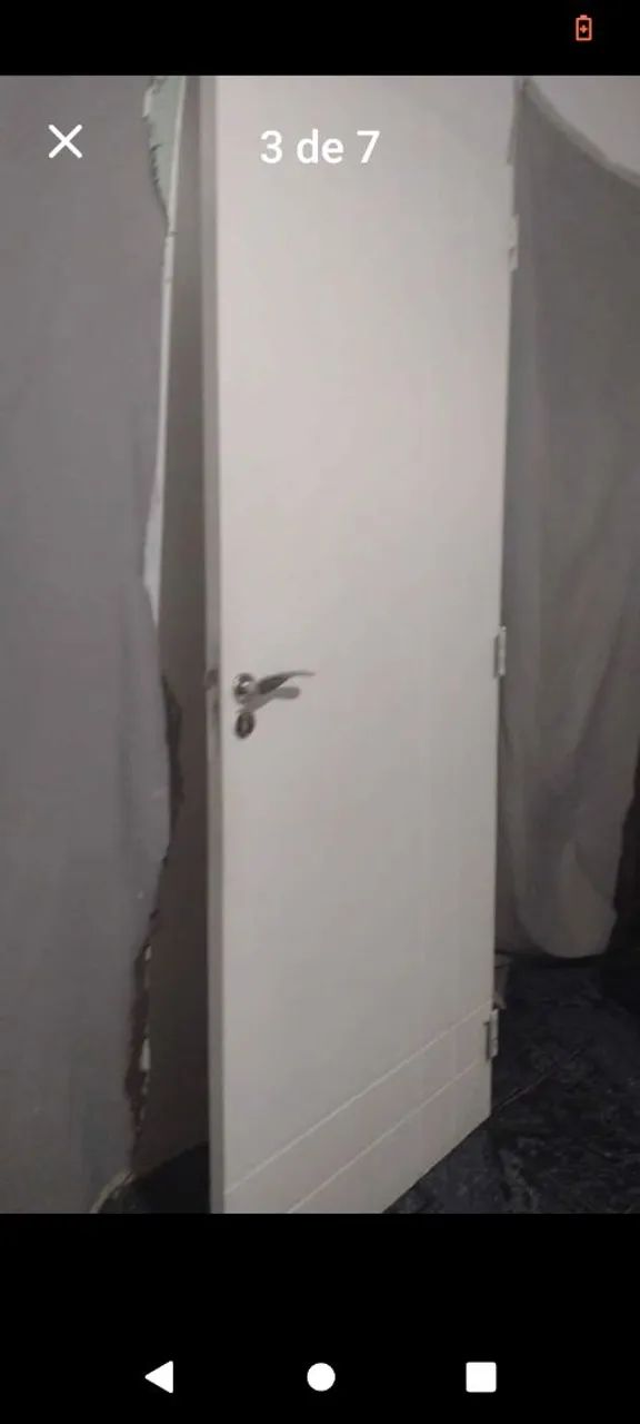 Vendo porta com detalhes na cor branca - Portas e Janelas - Parque