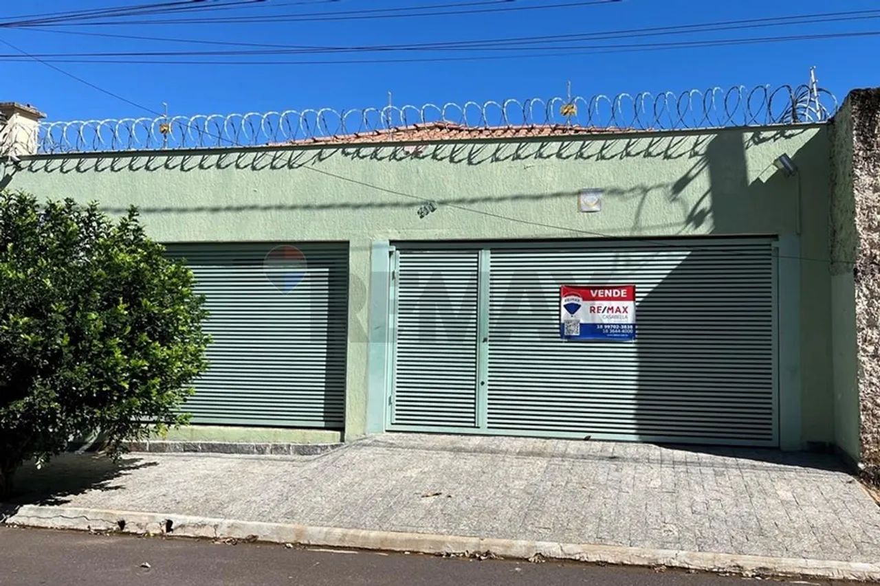 Casa com piscina no Jardim Stábile!