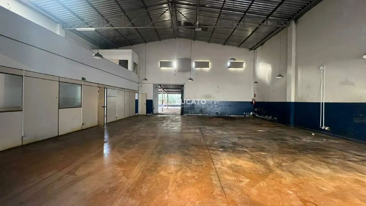 Galpão Comercial para Aluguel no Centro de Uberaba, MG