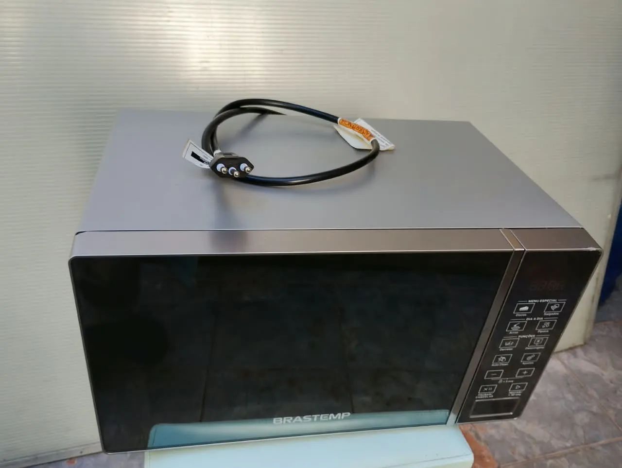 Microondas Brastemp espelhado 20 L - Foto 5