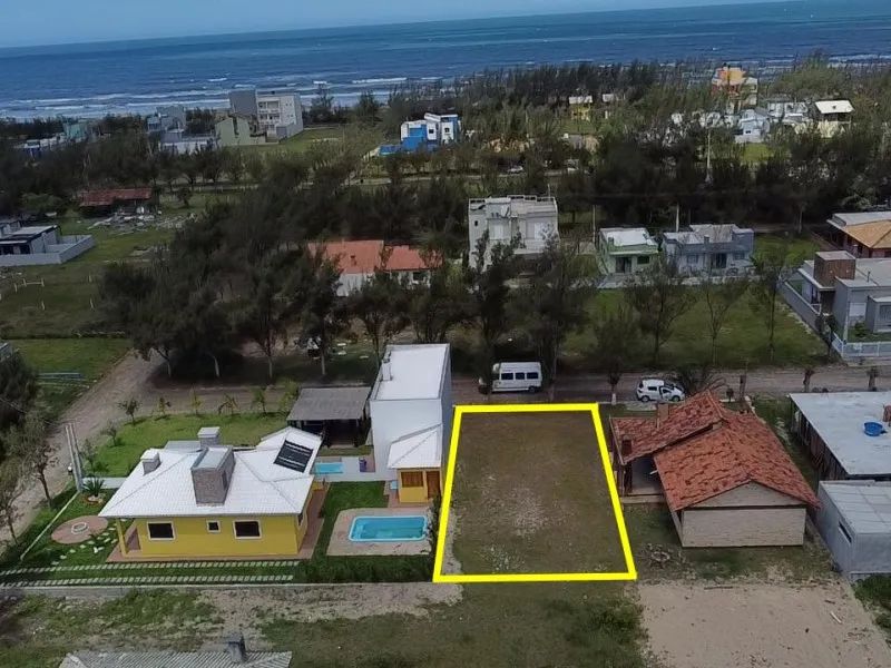 Terreno a 200 metros do mar no condomínio Lagoa Cortada