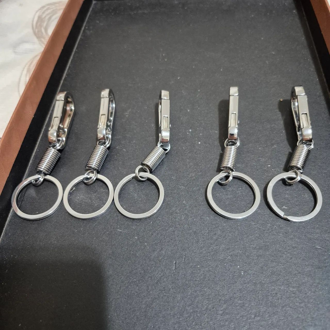 Chaveiro de metal com mosquetão com mola intermediária  - Foto 3