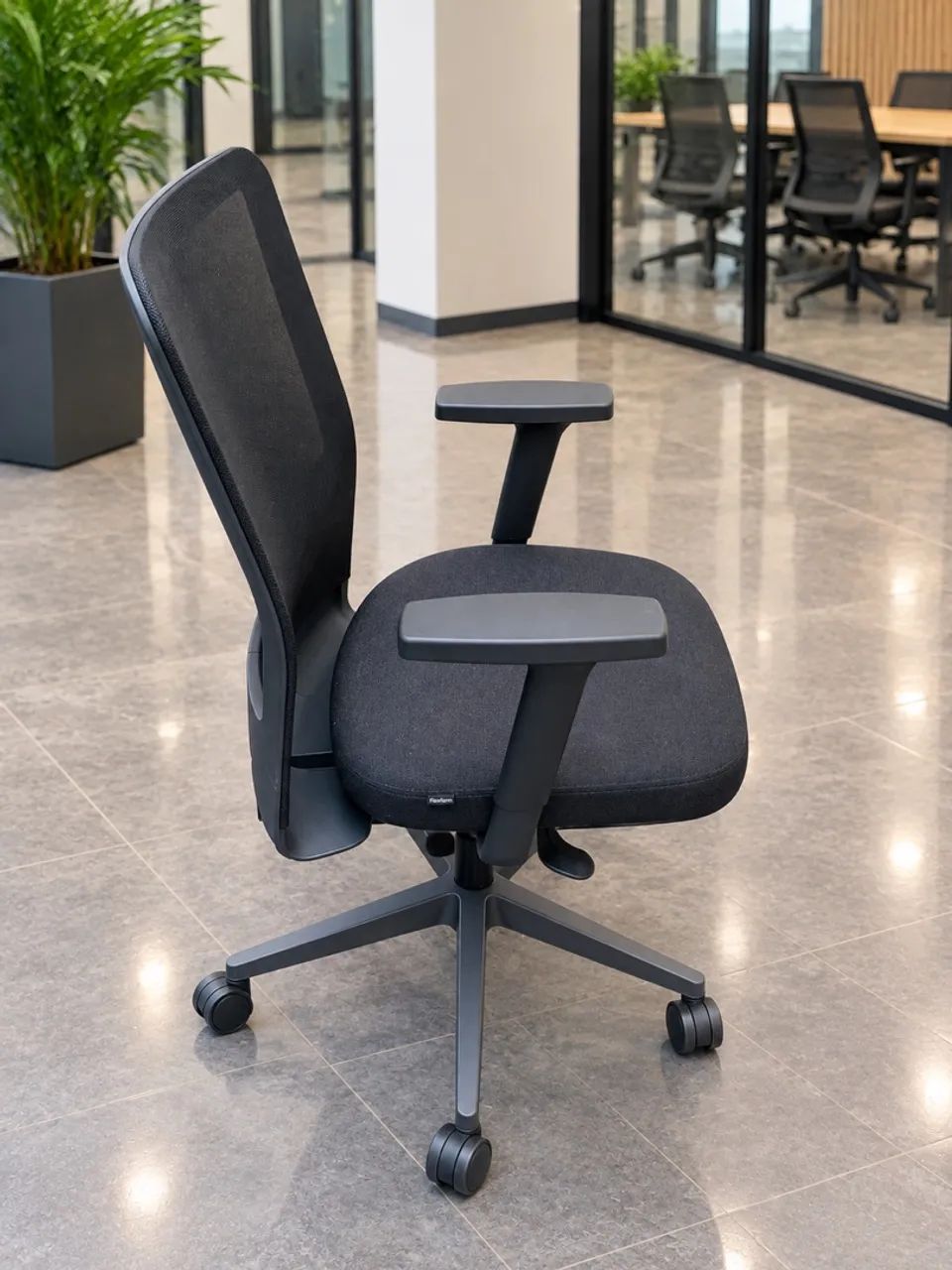 Cadeira escritório Flexform tecton All black  - Foto 2