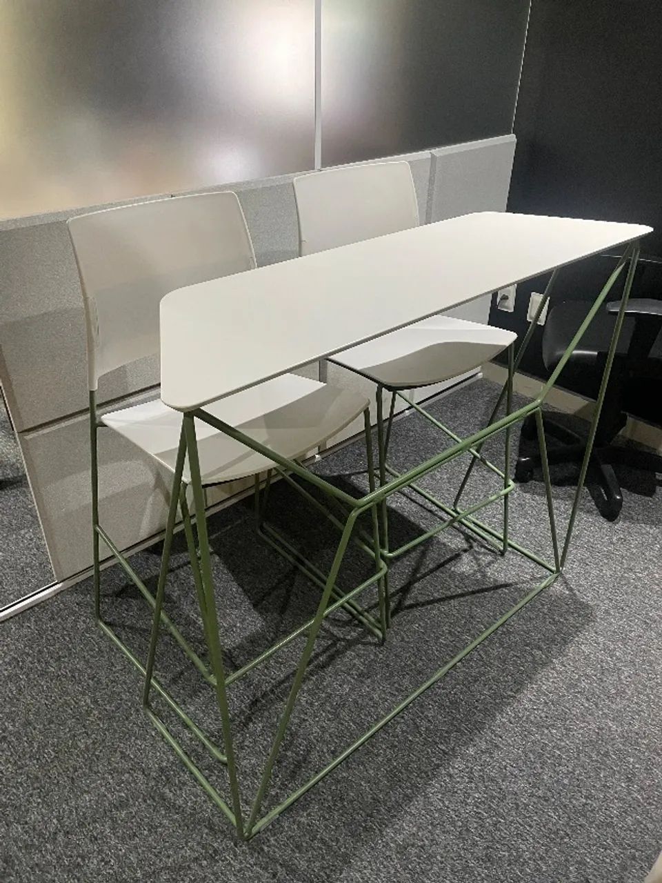 Conjunto Mesa com Duas Cadeiras - Foto 2