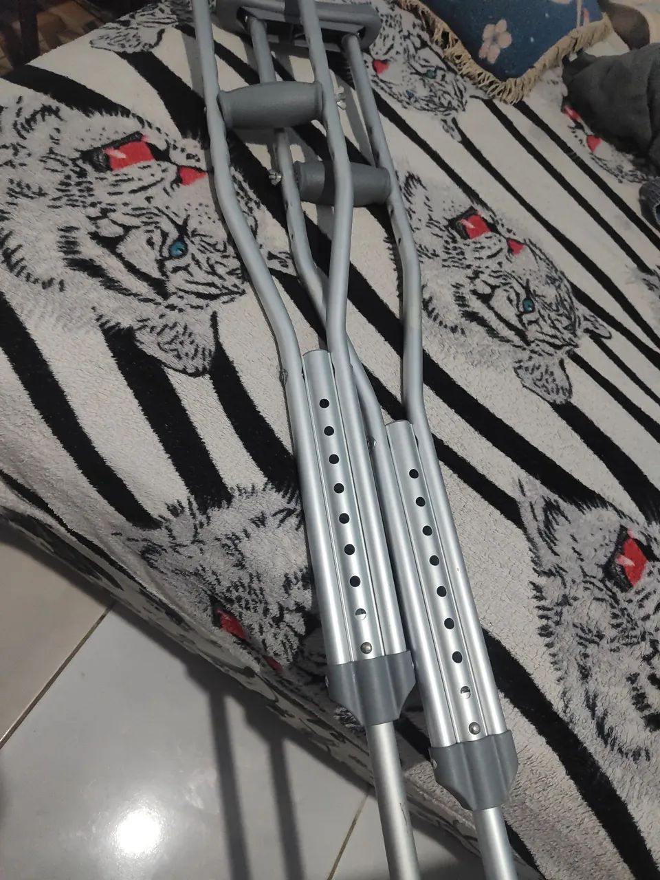Vende se muletas axilar 