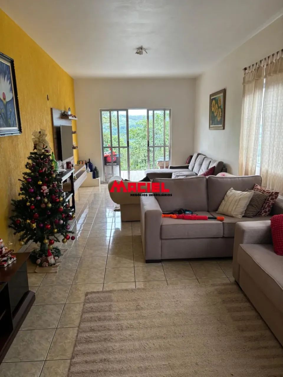 PARAIBUNA/SP: SOBRADO COM 03 DORMS/01 SUITE E AMPLO QUINTAL!!!