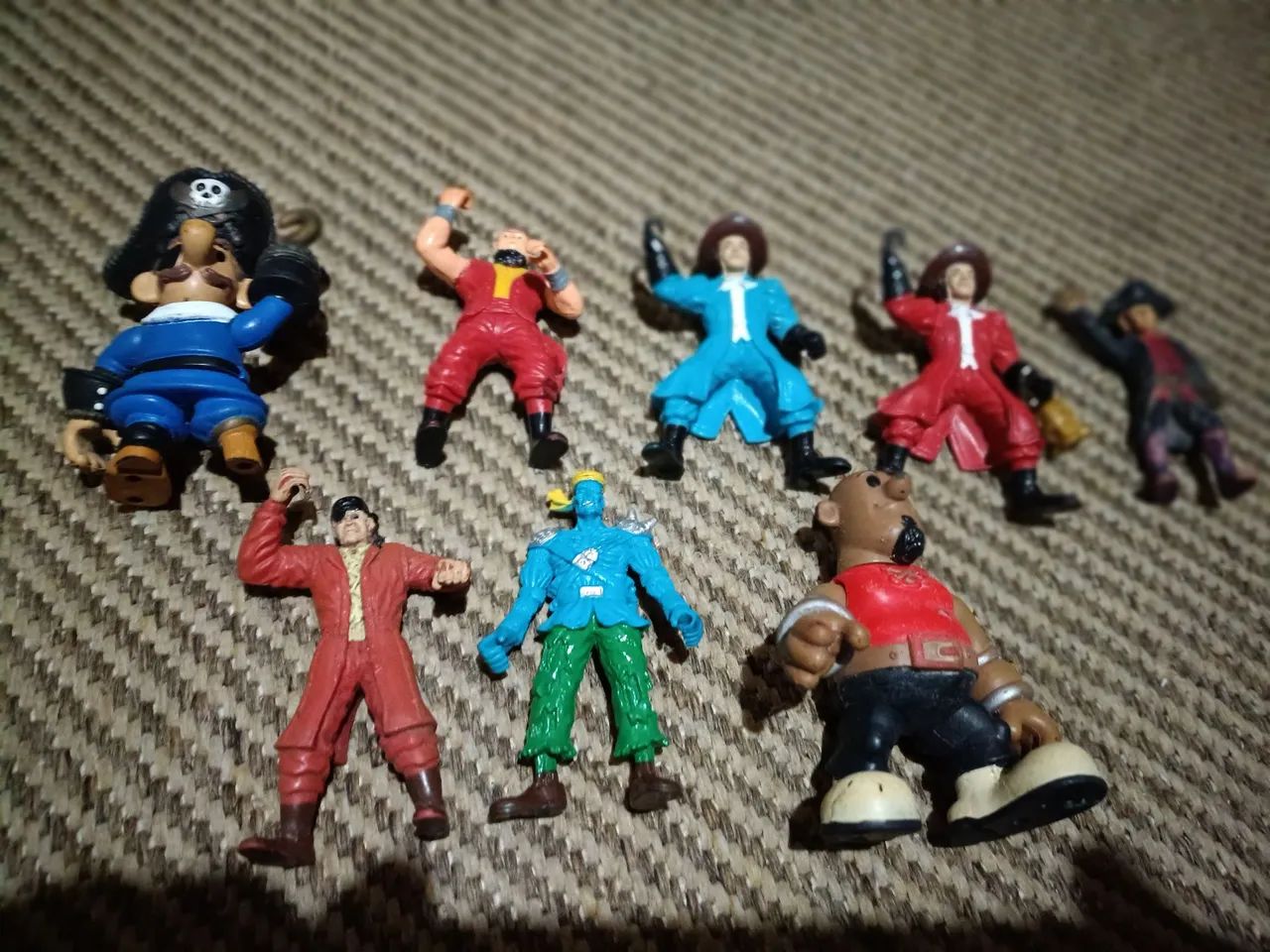 Piratas de brinquedo. Kit com 08 peças. - Foto 5