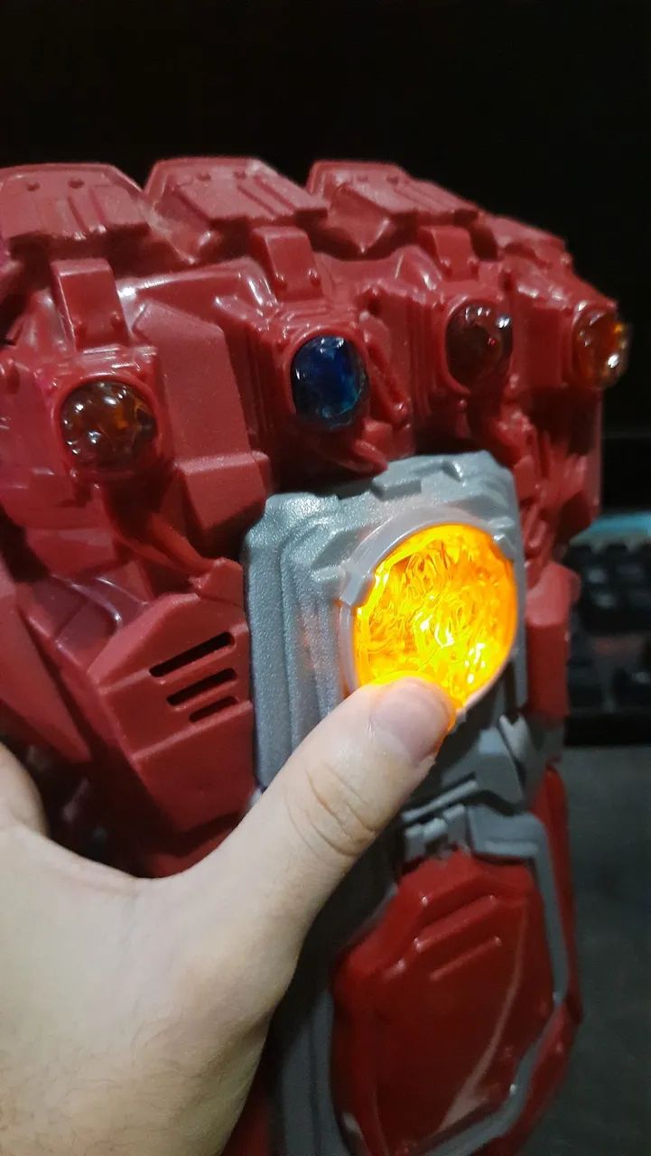 Manopla vingadores hasbro original funcionando  - Foto 3