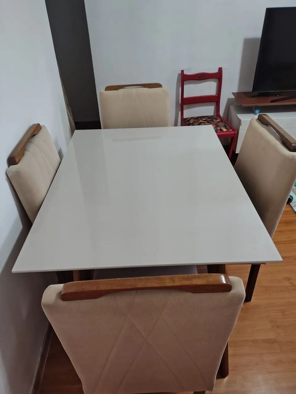 Mesa de madeira maciça 
