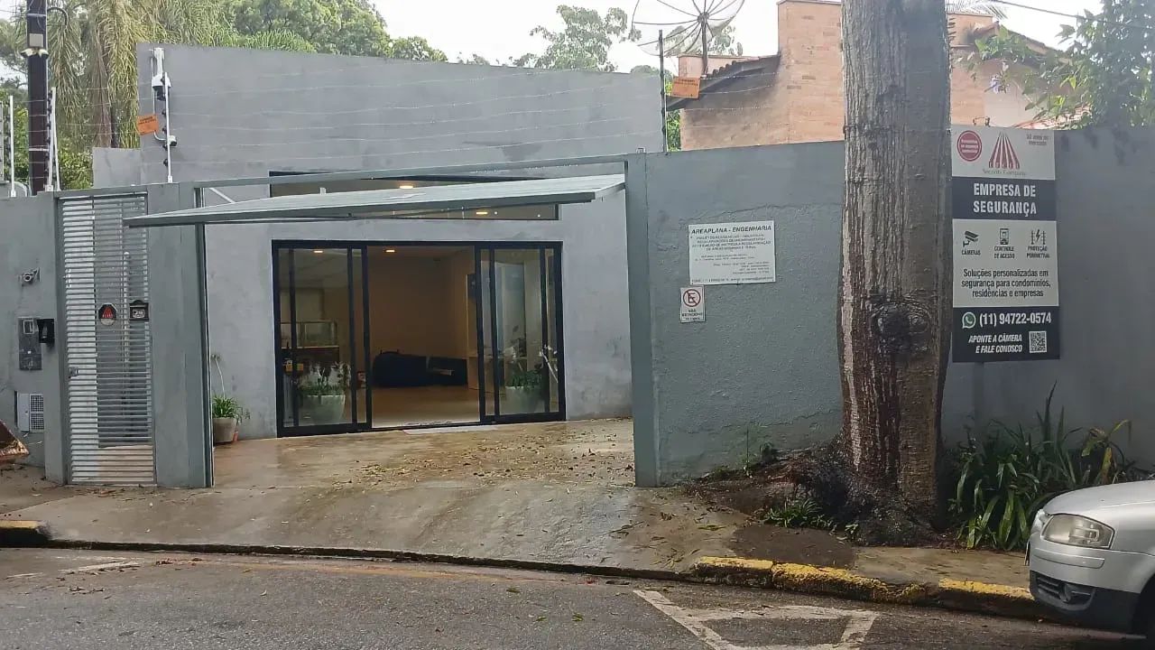 Salão Comercial na Granja Viana  120m²  Recém Reformado