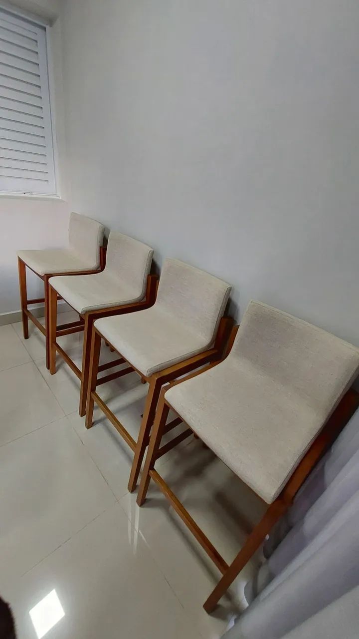 Conjunto 4 banquetas altas madeira - Foto 2