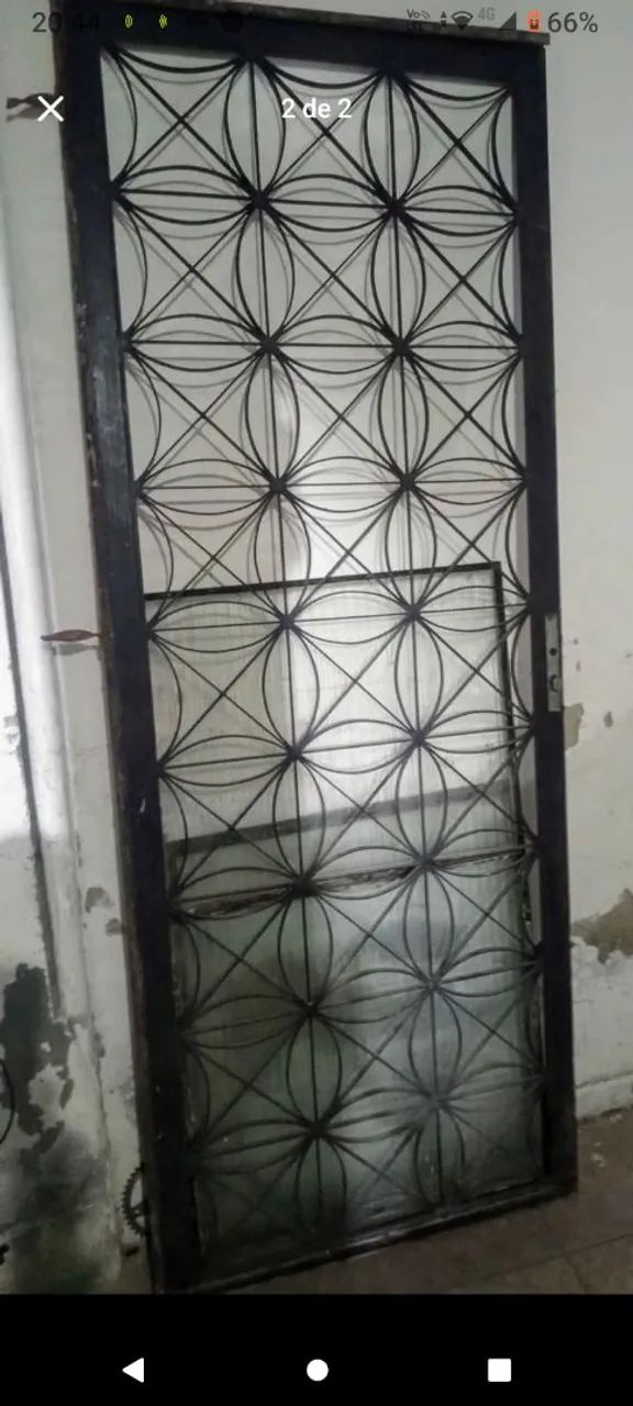 Vendo,porta reforçada,medida 80x2.10, com vidros,400,00 parcelo no cartão. Sou de C.Grande