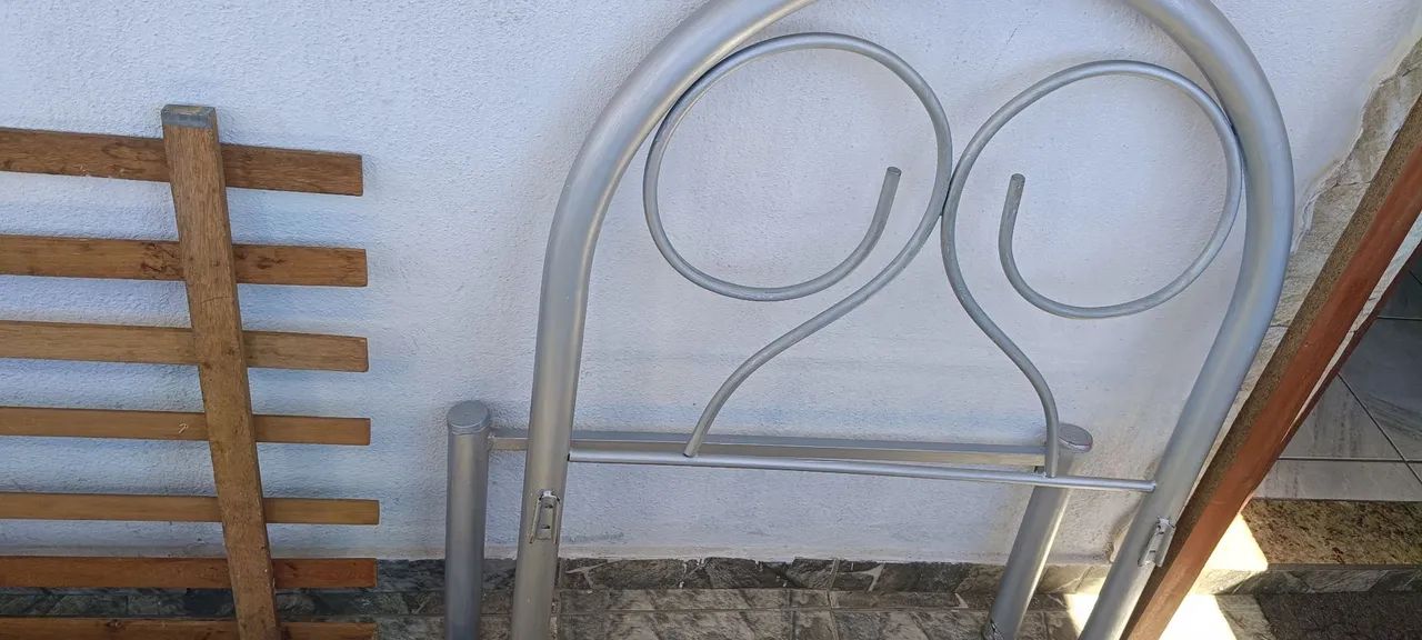 Cama de solteiro ferro! 70 reais  - Foto 2