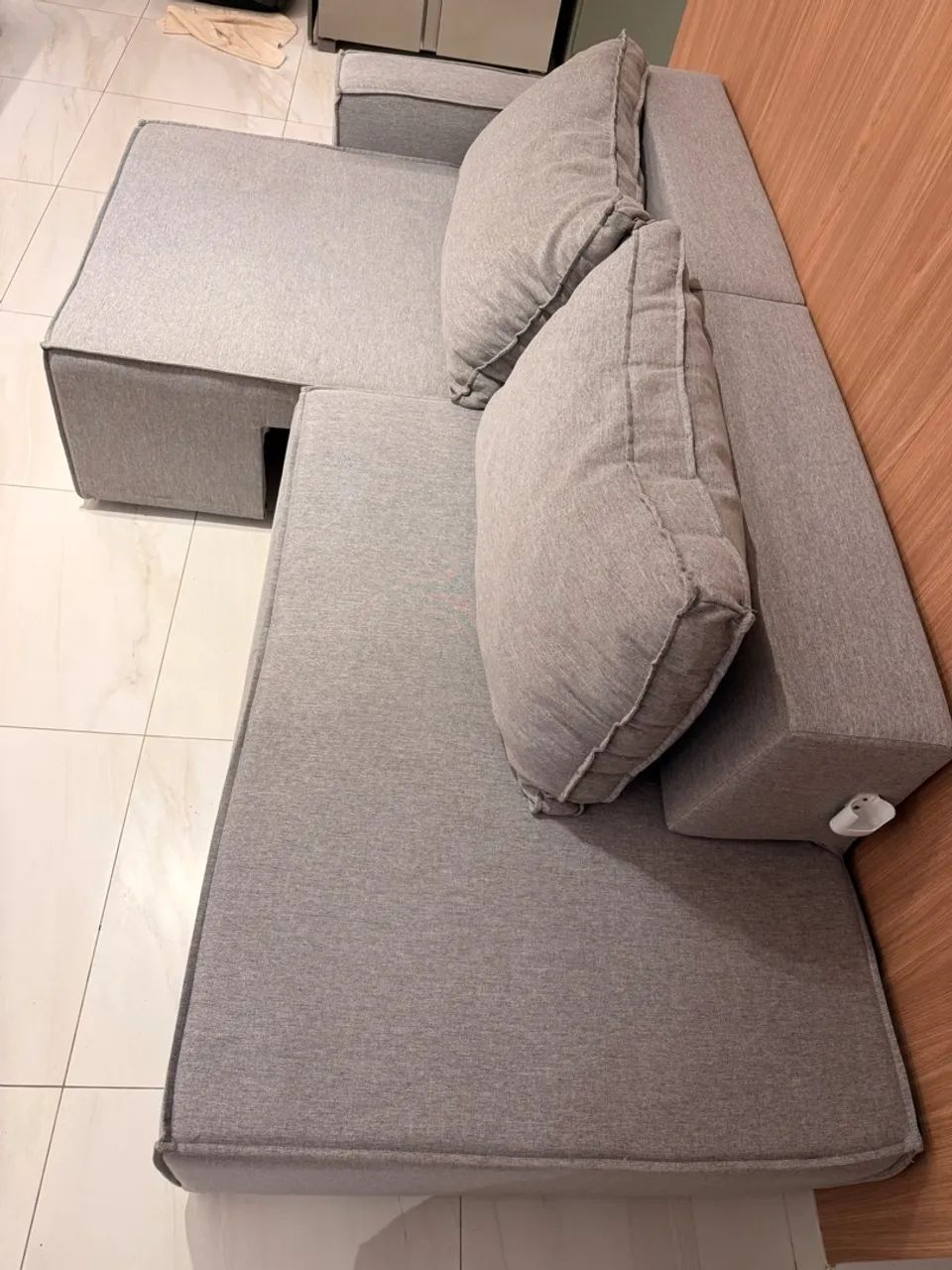 Sofá retrátil com chaise - 2,40 m - Cinza. - Foto 5