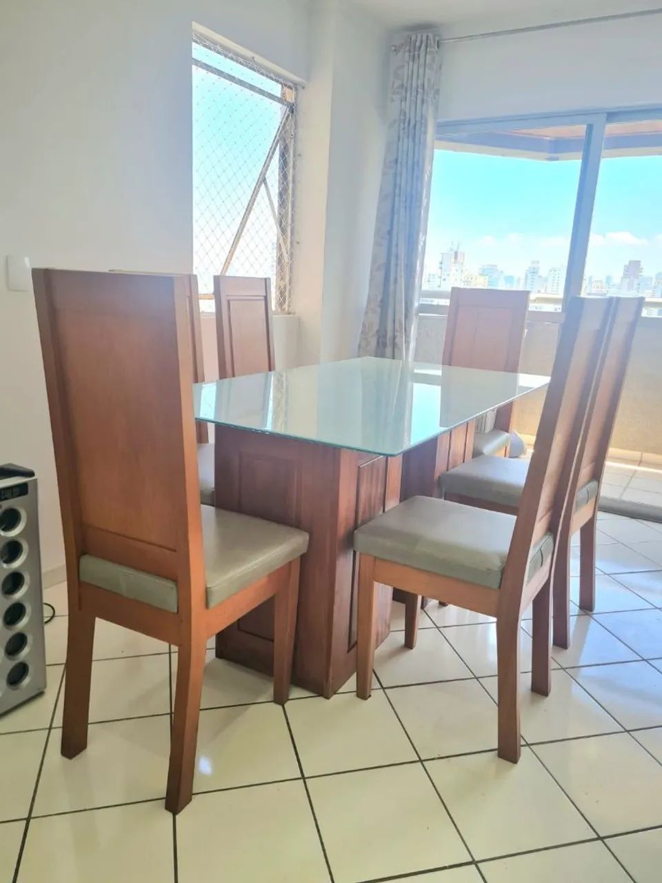 Mesa jantar 6 lugares com bases torres