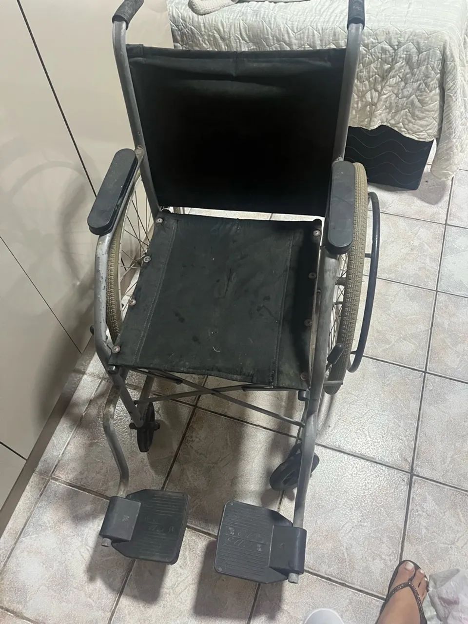 Vendo cadeira de rodas  - Foto 2