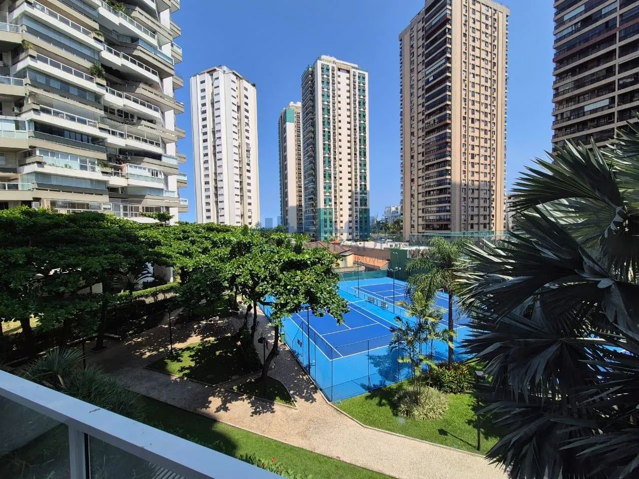Atlântico Sul, andar baixo com 201m², porteira fechada, projetado por arquiteto, 3 quartos