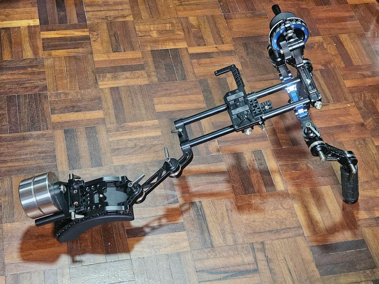 Tilta TT-03-TL DSLR Shoulder Rig com Follow Focus e contrapeso