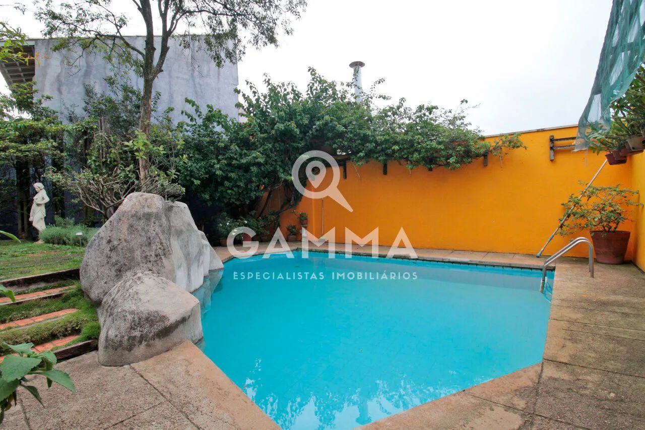 Casa com 4 dormitórios e piscina no Pacaembu em rua tranquila e arborizada. - Foto 3