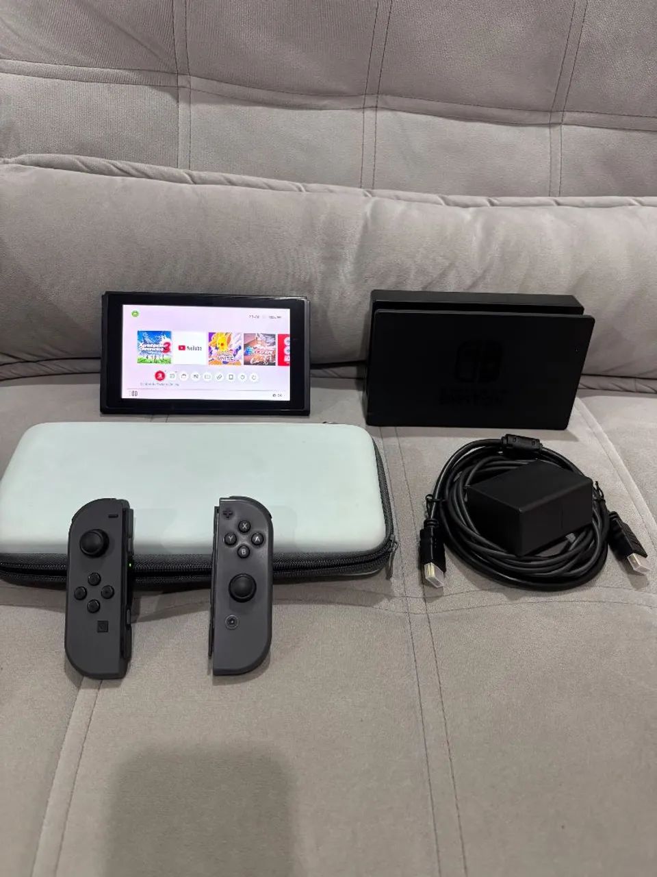 Nintendo Switch com Joy-Con Cinza + Dock + Case - Foto 2