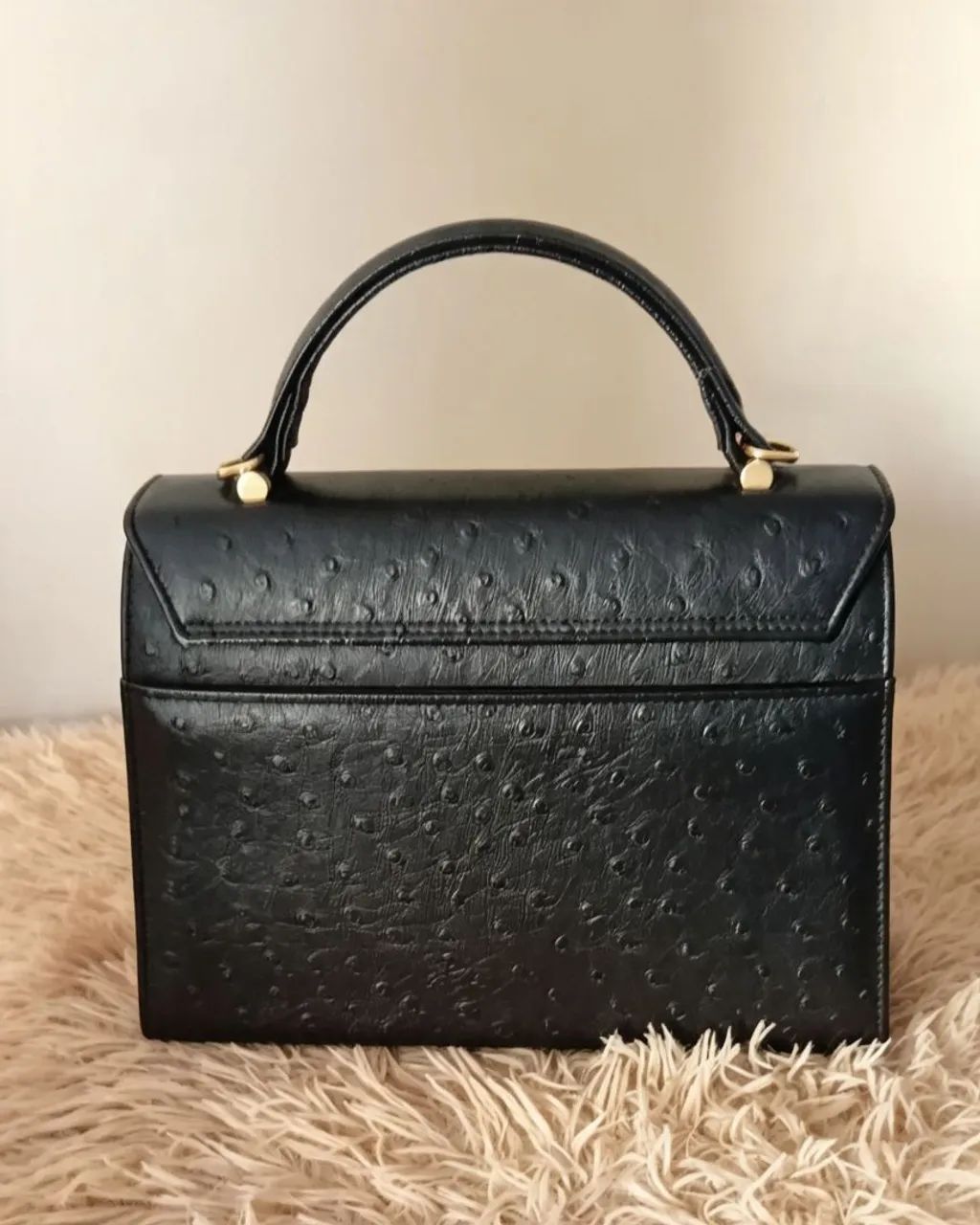 Bolsa preta com pele de avestruz  - Foto 4