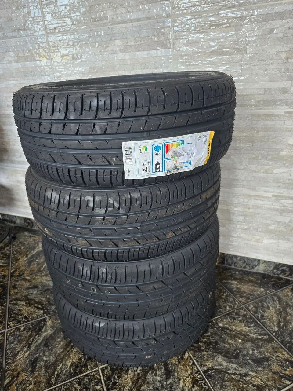 Jogo de 4 Pneus Dunlop 215/50R17 91V - SP Sport FM800 - NOVOS