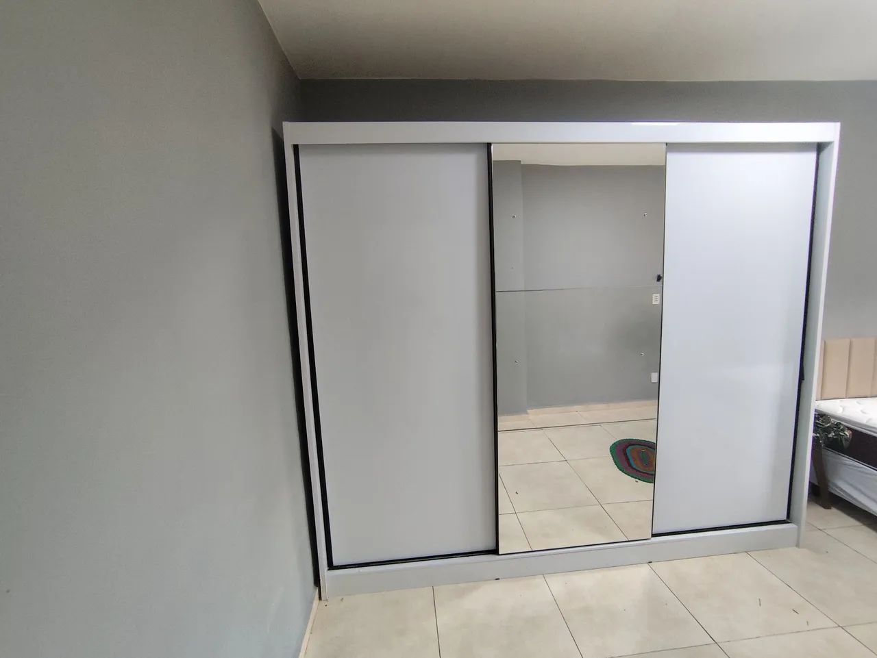 Guarda Roupa de Casal 3 portas com espelho  - Foto 2