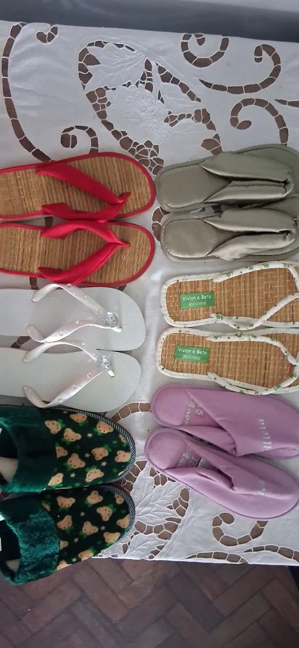 Chinelos para usar em casa e ficar confortável. 
