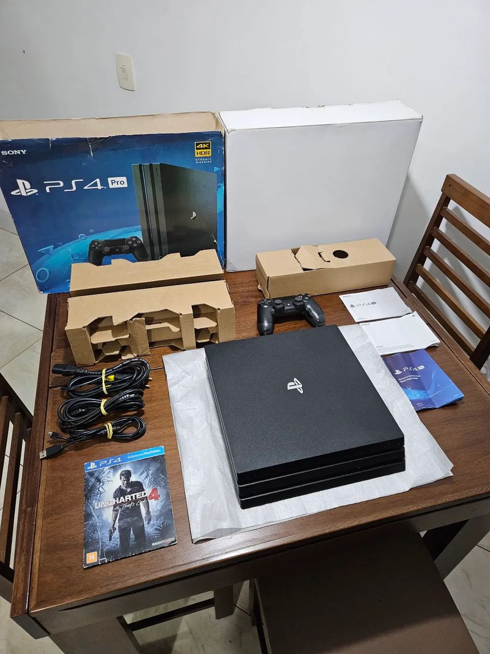 Playstation 4 Pro - CIB - Serial Batendo