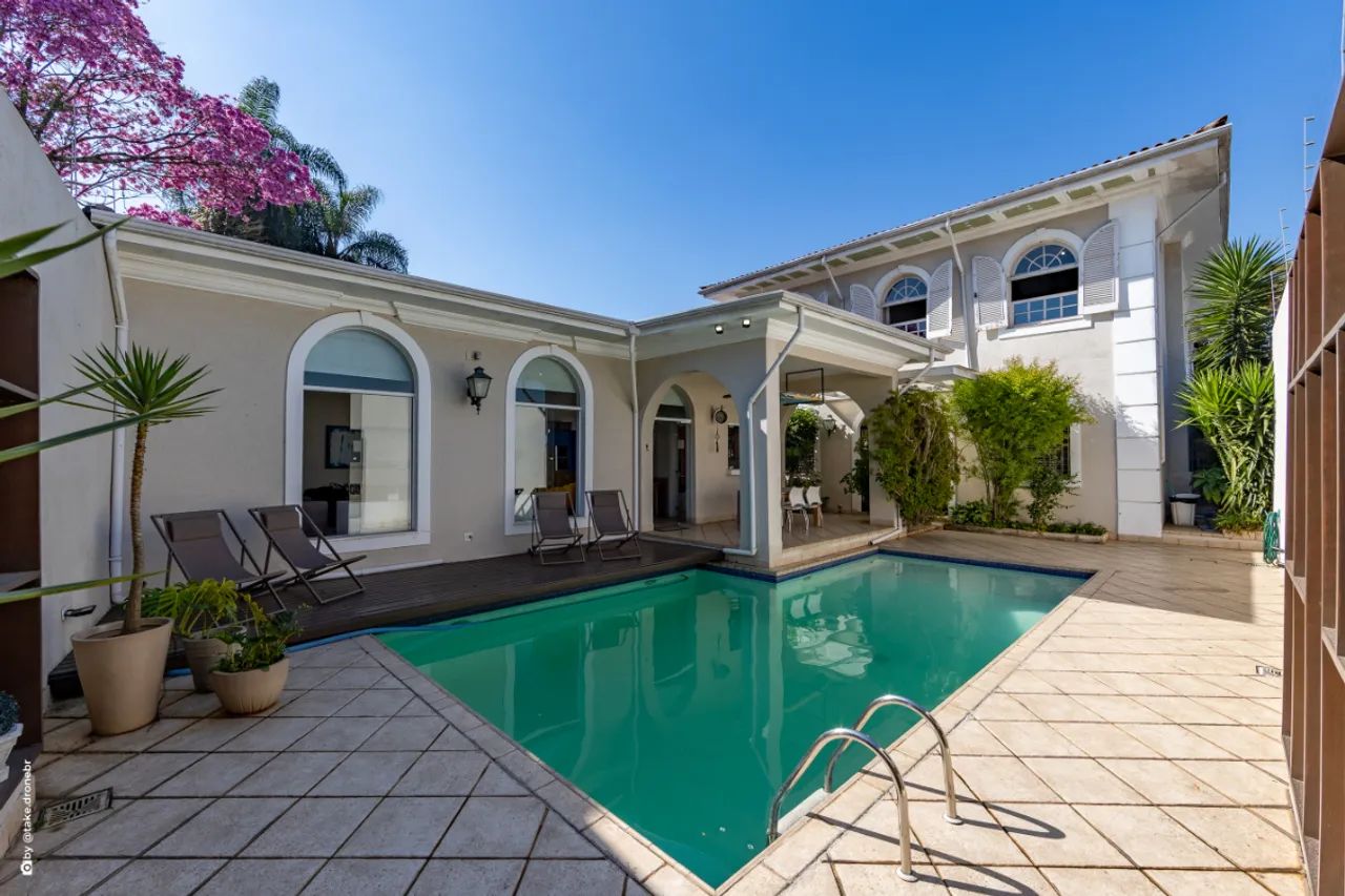 Casa para venda em Morumbi com 4 quartos, sendo 2 suítes, 556m²